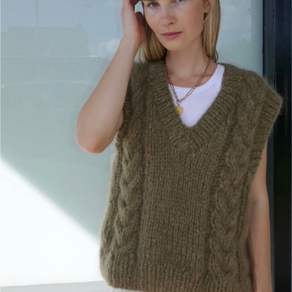 Frisson Sweaters - Frisson vest